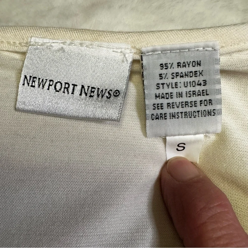 Newport News Cream Long Sleeve Top, Size Small Ruching on Sides and Sleeves NWOT - Picture 5 of 13